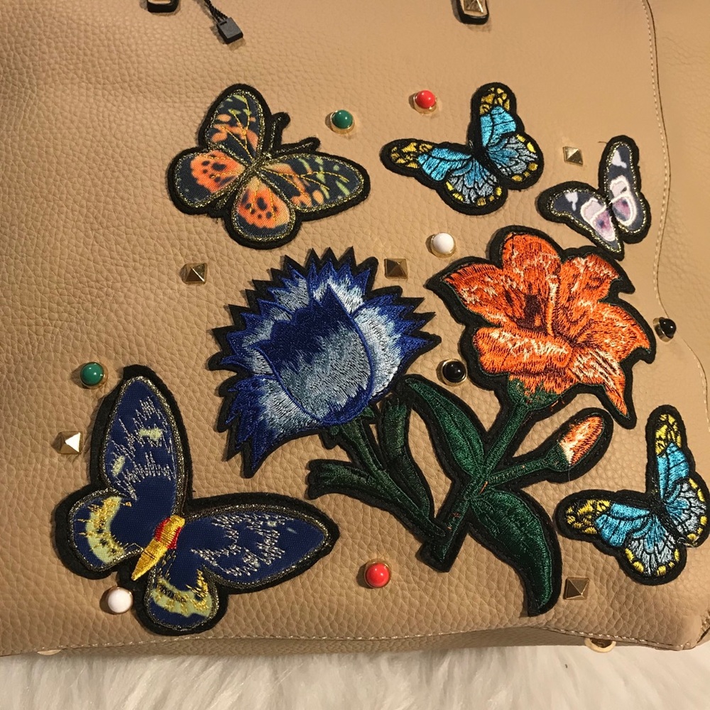 🌺🌺💗”NEW” Embroiled Tote🧡🧡